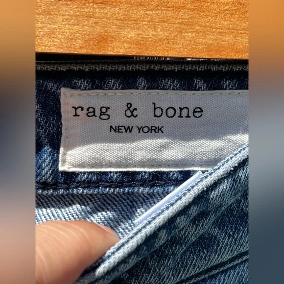 rag & bone
Rosa Mid-Rise Boyfriend Jeans - Picture 11 of 16